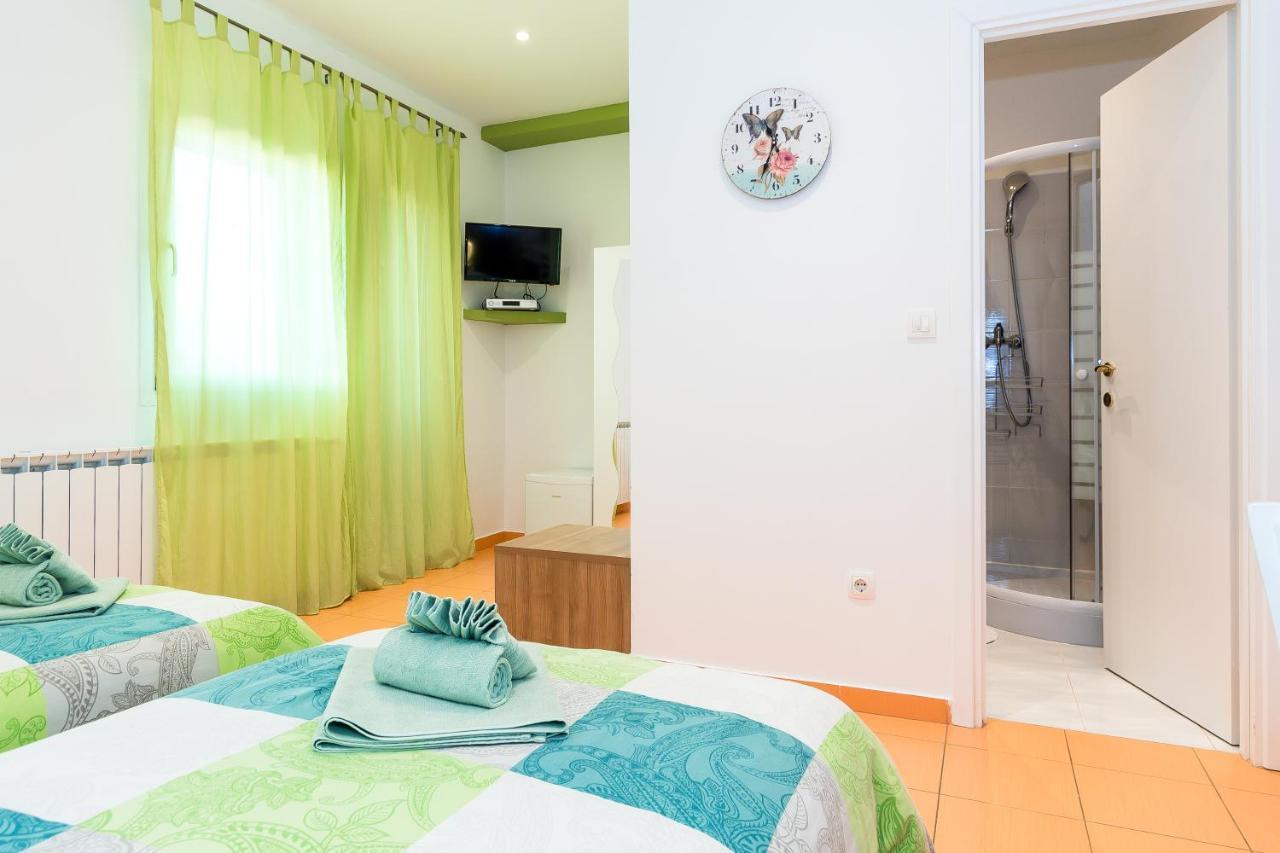Guest House Slatki Snovi Knin Ngoại thất bức ảnh
