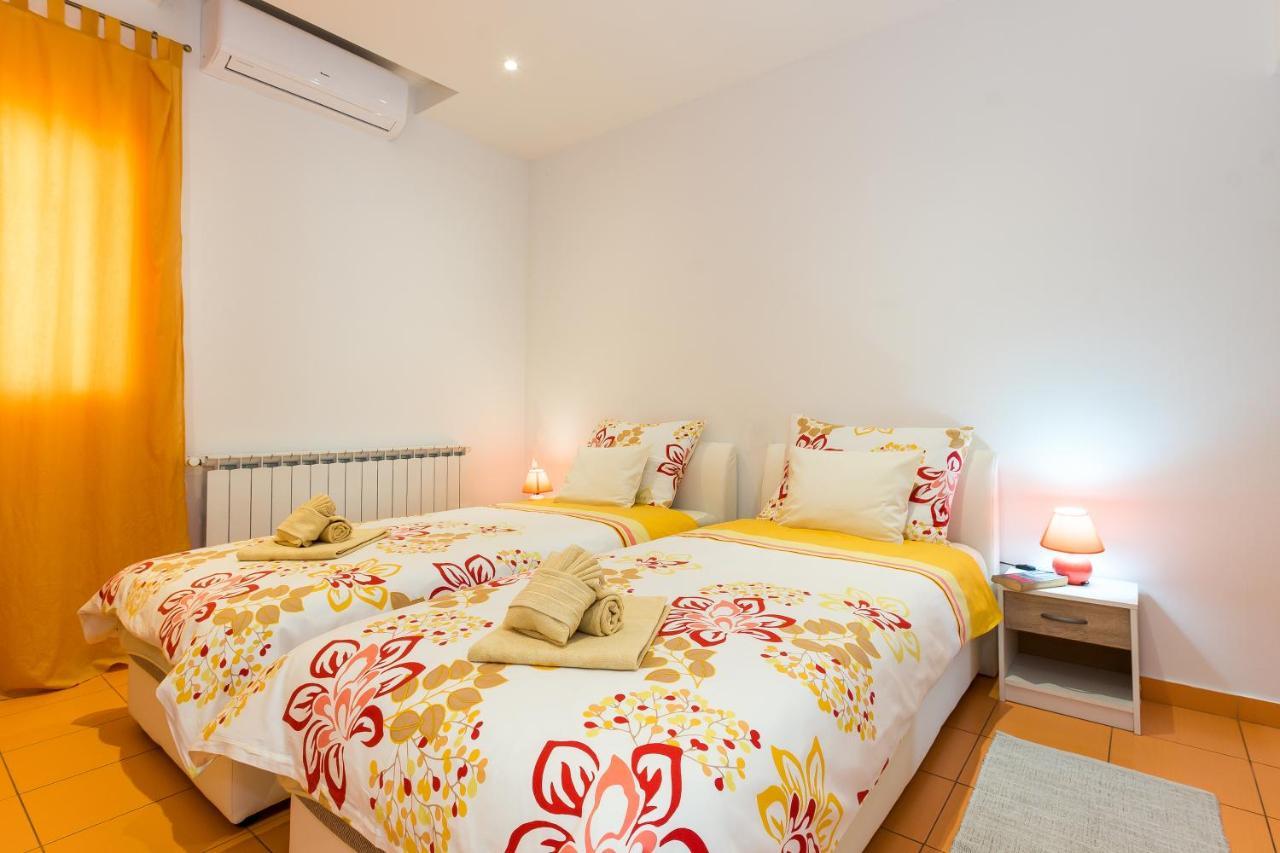 Guest House Slatki Snovi Knin Ngoại thất bức ảnh