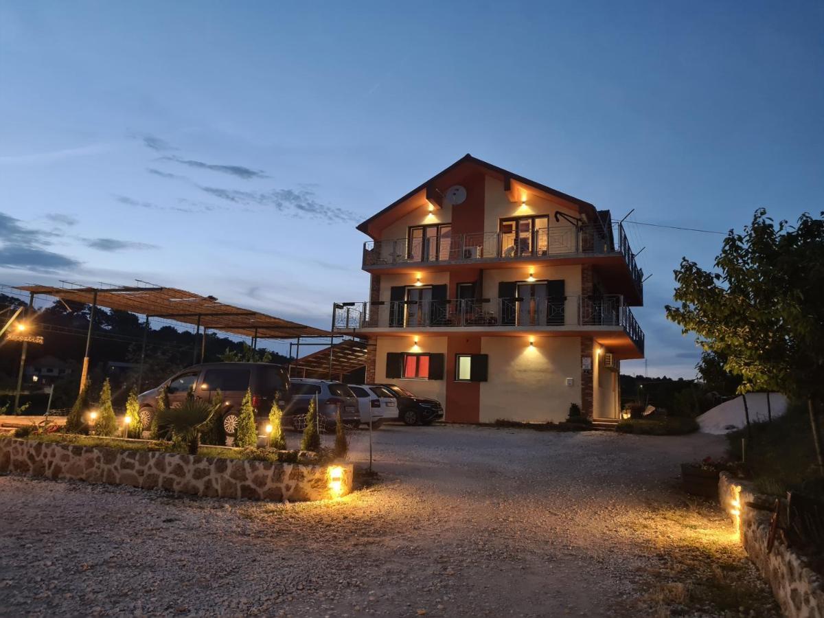 Guest House Slatki Snovi Knin Ngoại thất bức ảnh