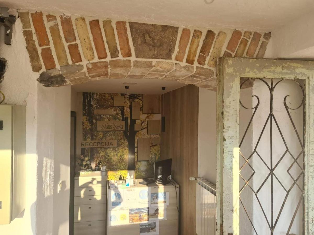 Guest House Slatki Snovi Knin Ngoại thất bức ảnh