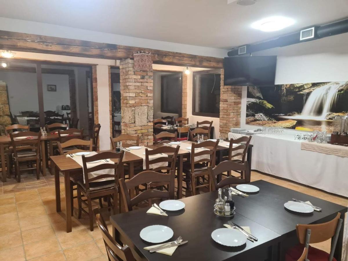 Guest House Slatki Snovi Knin Ngoại thất bức ảnh