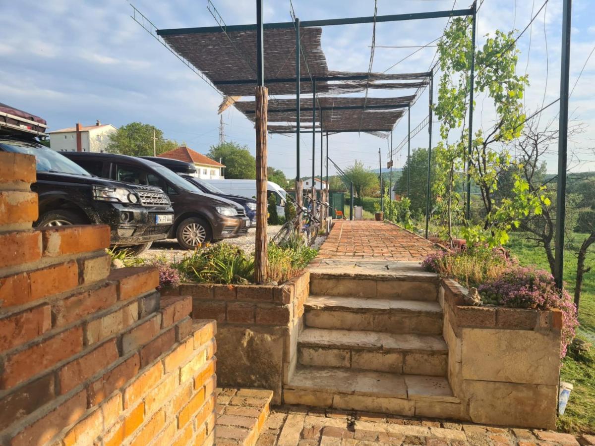 Guest House Slatki Snovi Knin Ngoại thất bức ảnh