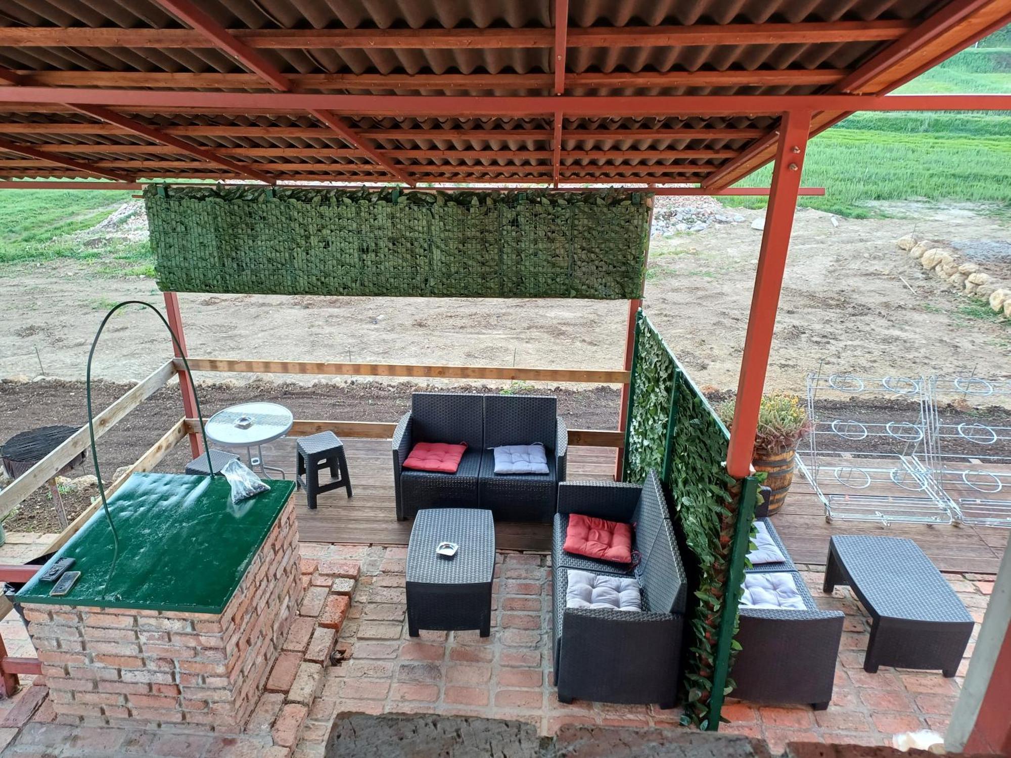 Guest House Slatki Snovi Knin Ngoại thất bức ảnh